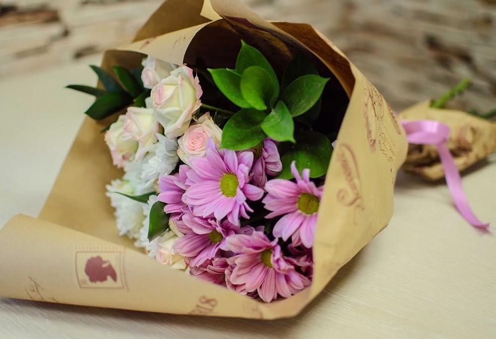 Букет цветов из: Розы и Хризантемы в Губкинском