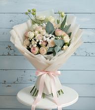 Букет цветов из:  Розы и Лизиантусы в Губкинском