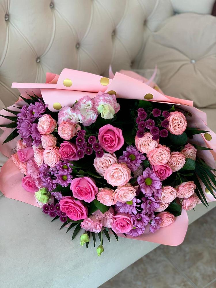 Букет цветов из: Хризантемы, Розы и Лизиантусы в Губкинском