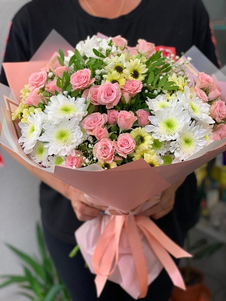 Букет цветов из: Розы и Хризантемы в Губкинском