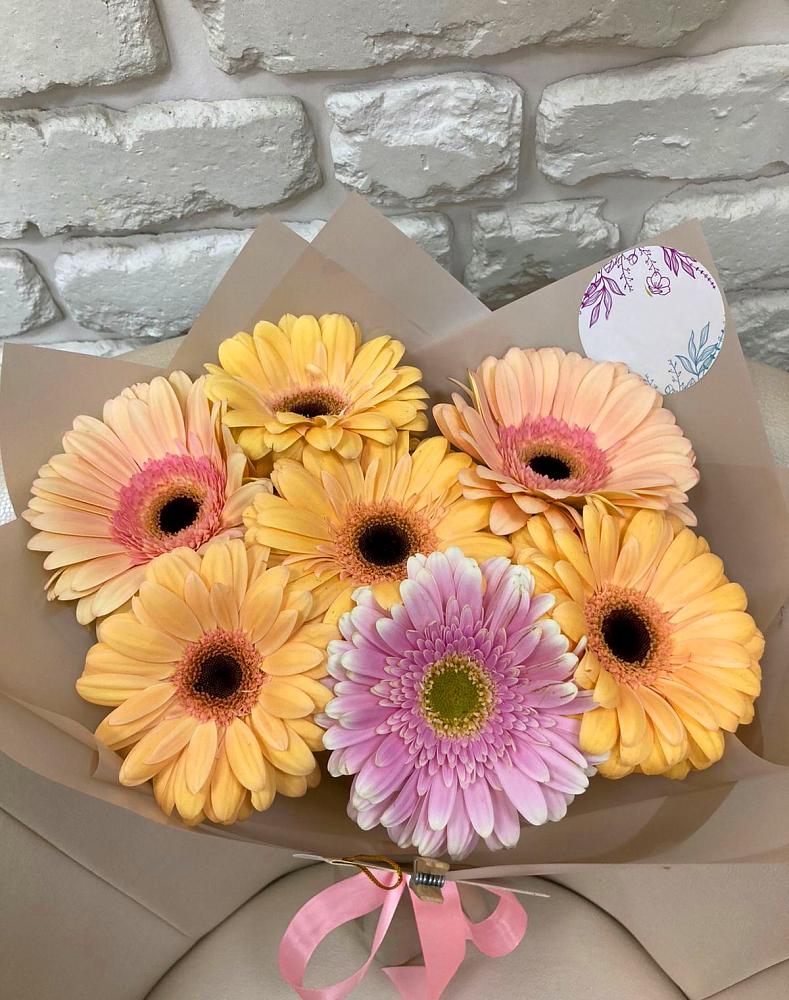 Букет цветов из: Герберы в Губкинском