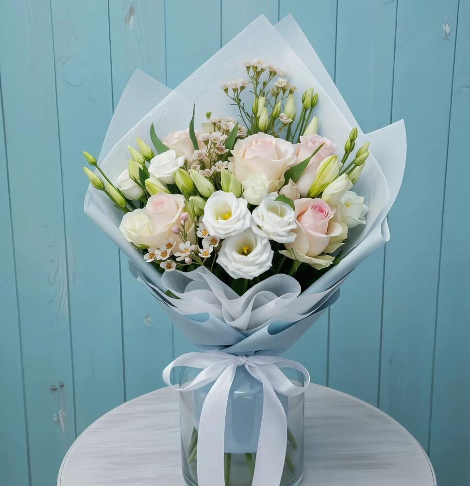 Букет цветов из: Розы и Лизиантусы в Губкинском