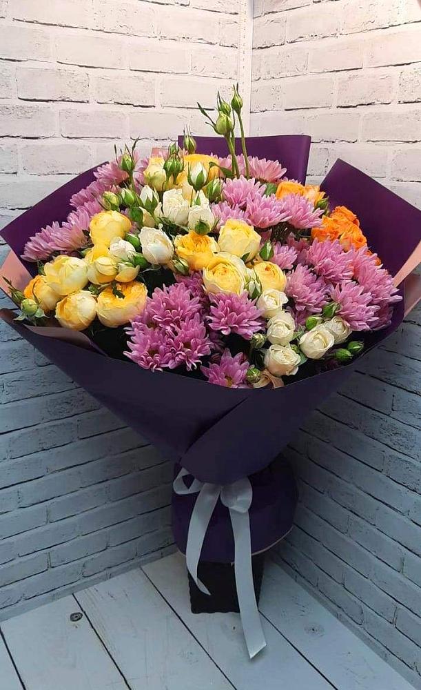 Букет цветов из: Хризантемы и Розы в Губкинском