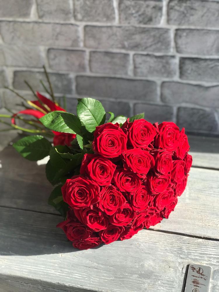 Букет Красные розы Фридом в Губкинском