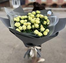 Букет Белые кустовые розы Солинеро в Губкинском