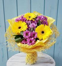 Букет цветов из:  Хризантемы и Герберы в Губкинском