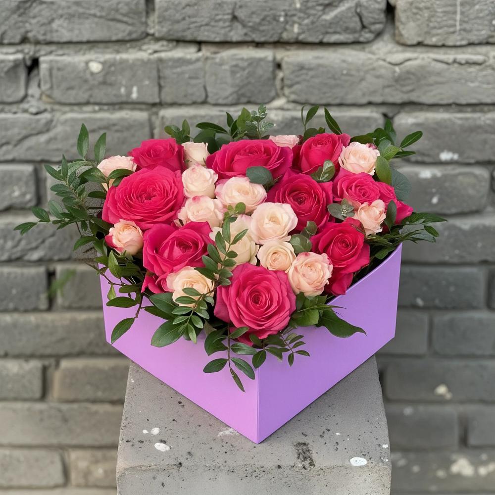 Цветочная композиция из Розы в коробке в Губкинском