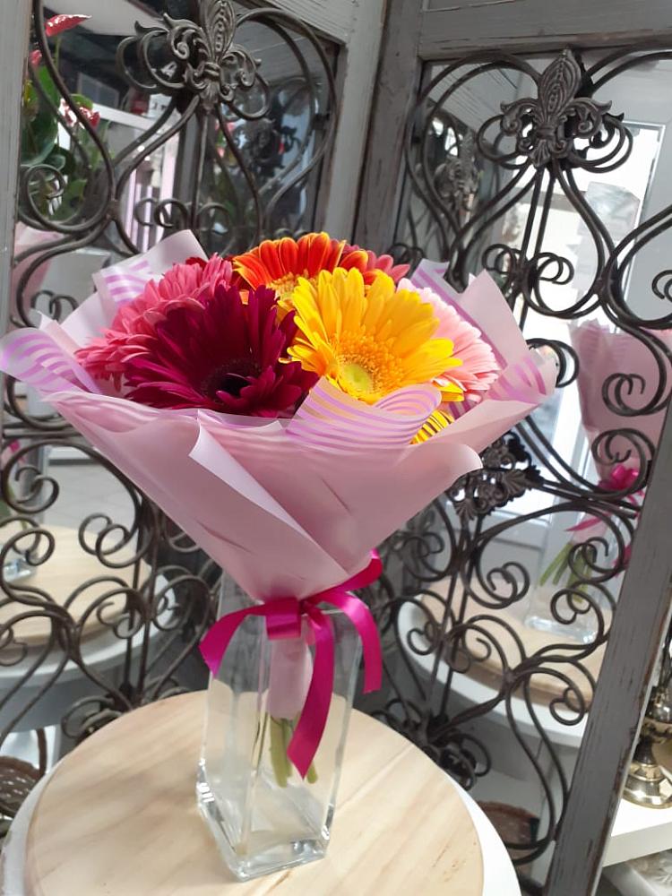 Букет цветов из: Герберы в Губкинском