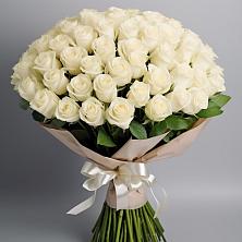 Букет 101 беля роза Белоснежка в Губкинском