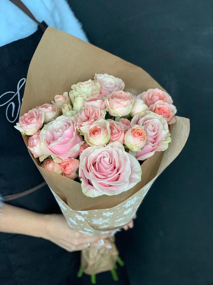 Букет цветов из: Хризантемы и Розы в Губкинском