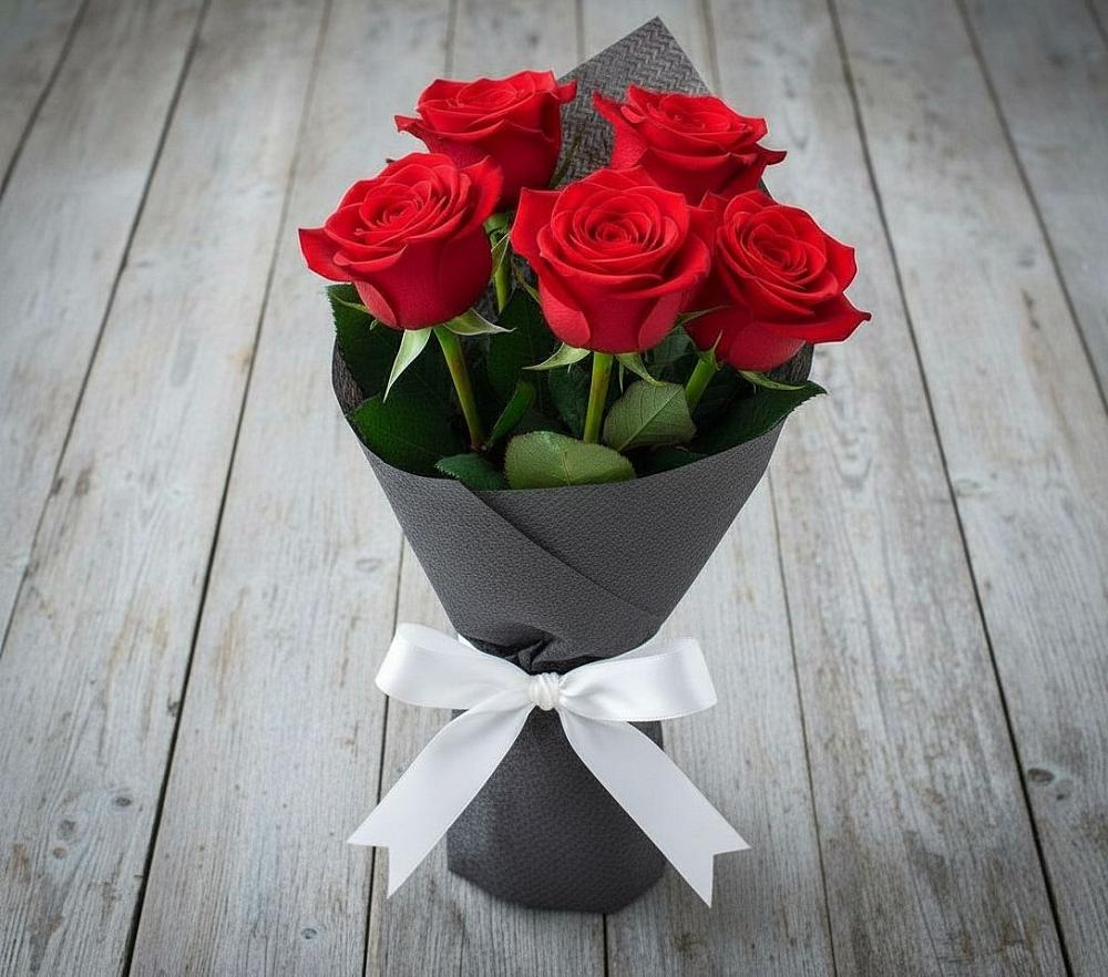 Букет 5 Красных роз Эдлесс Лав в Губкинском