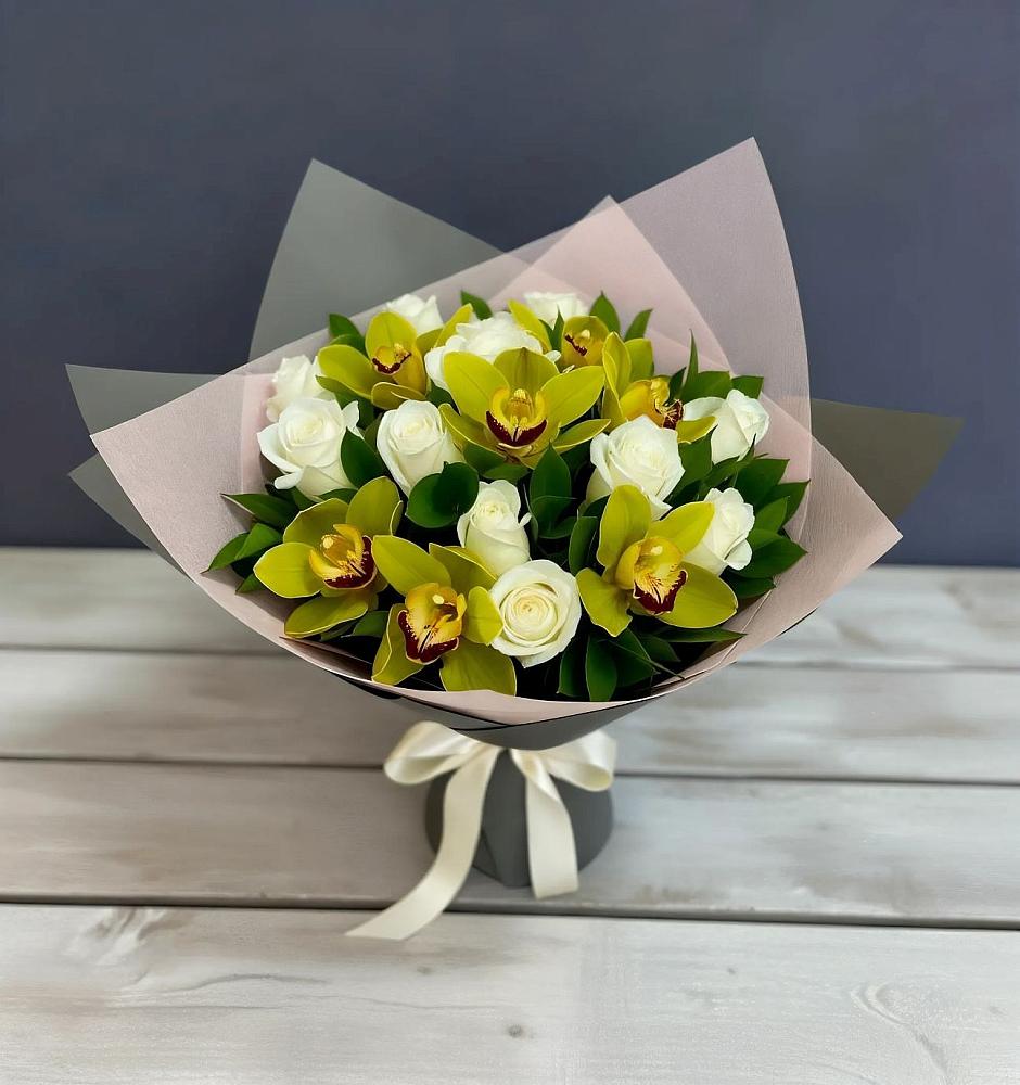 Букет цветов из: Орхидеи и Розы в Губкинском