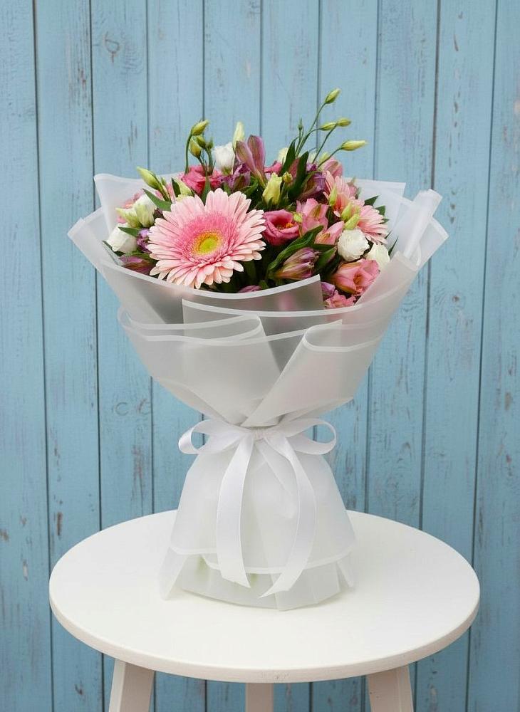 Букет цветов из: Герберы, Альстромерии и Лизиантусы в Губкинском