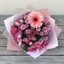 Букет цветов из:  Розы, Герберы и Хризантемы в Губкинском