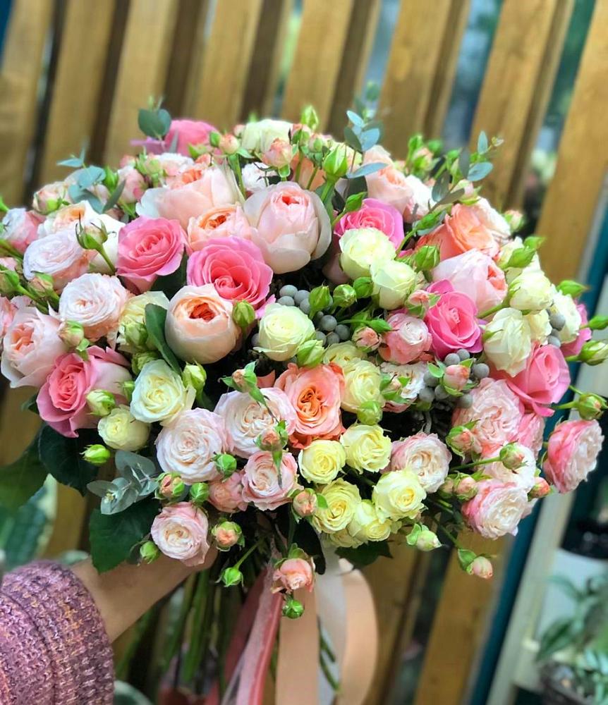 Букет цветов из: Розы в Губкинском