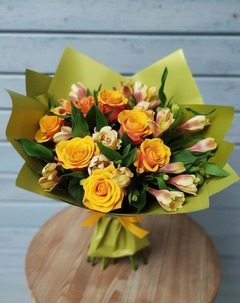 Букет цветов из: Альстромерии и Розы в Губкинском