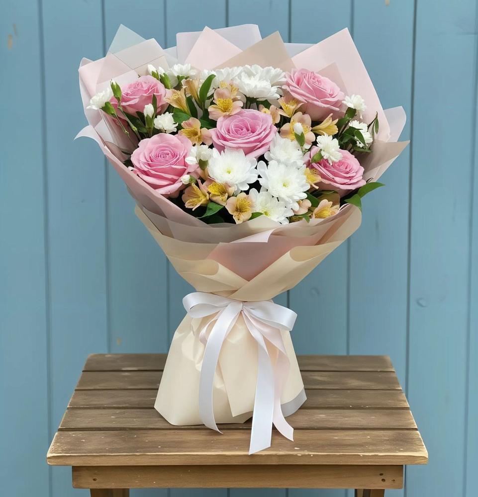 Букет цветов из: Гвоздики, Орхидеи и Розы в Губкинском