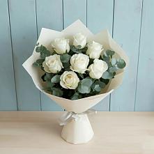 Букет Белые розы в Эвкалипте в Губкинском