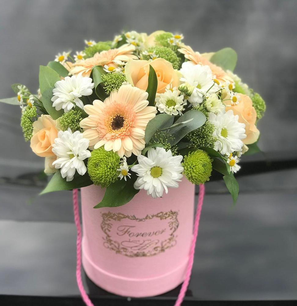 Цветочная композиция из Розы, Герберы и Хризантемы в шляпной коробке в Губкинском