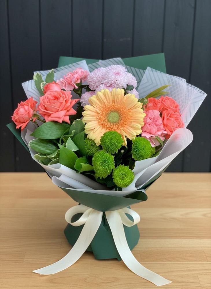 Букет цветов из: Гвоздики, Розы, Герберы и Хризантемы в Губкинском
