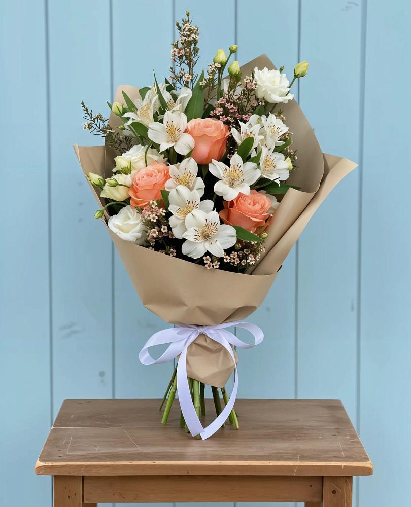 Букет цветов из: Альстромерии, Лизиантусы, Розы и Хризантемы в Губкинском