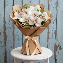 Букет цветов из:  Орхидеи и Розы в Губкинском