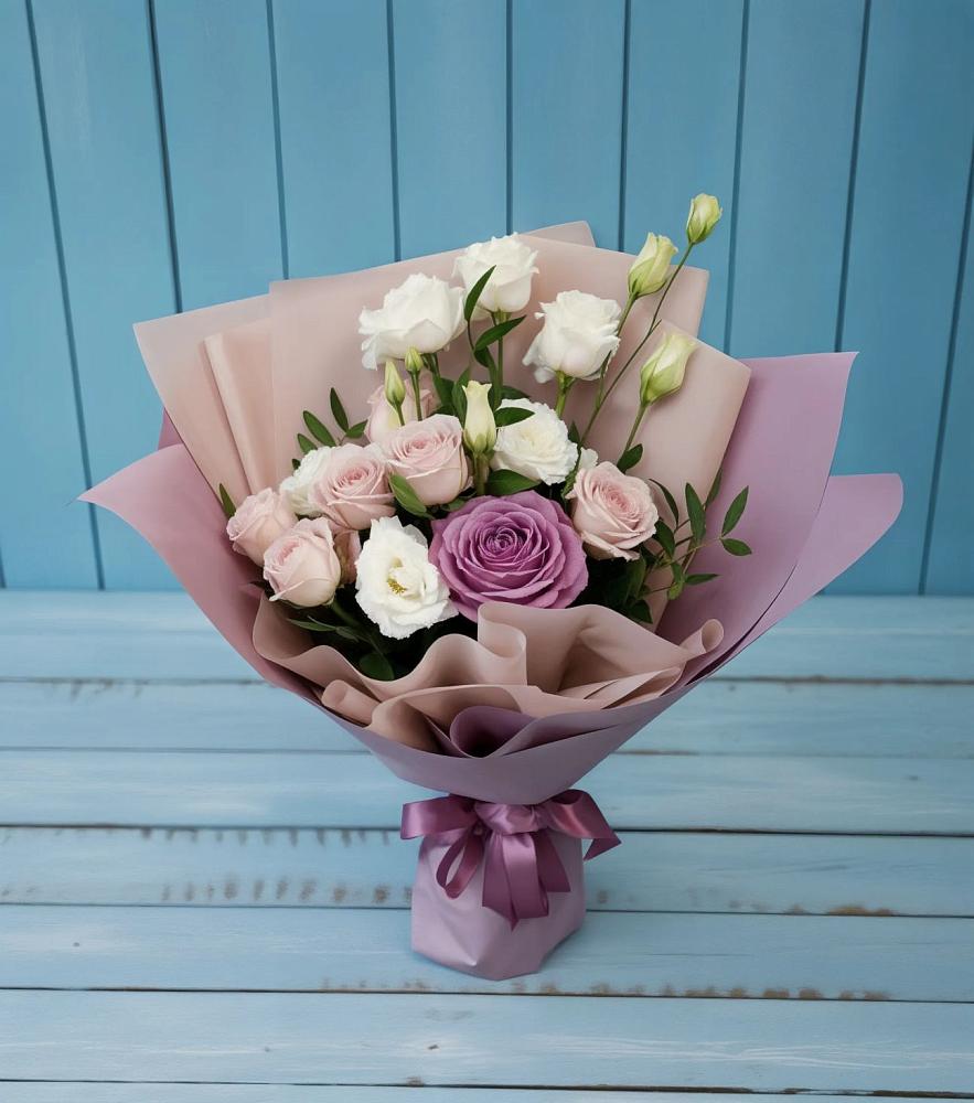 Букет цветов из: Розы и Лизиантусы в Губкинском